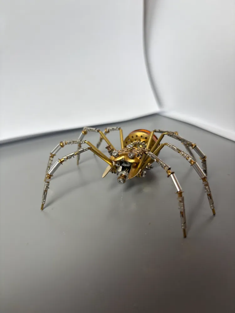 Araignée en métal