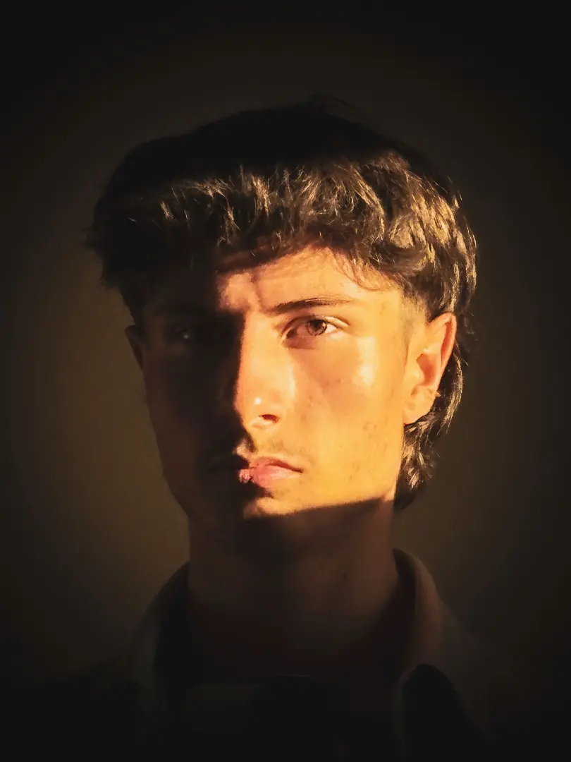 Portrait de garçon avec lumière